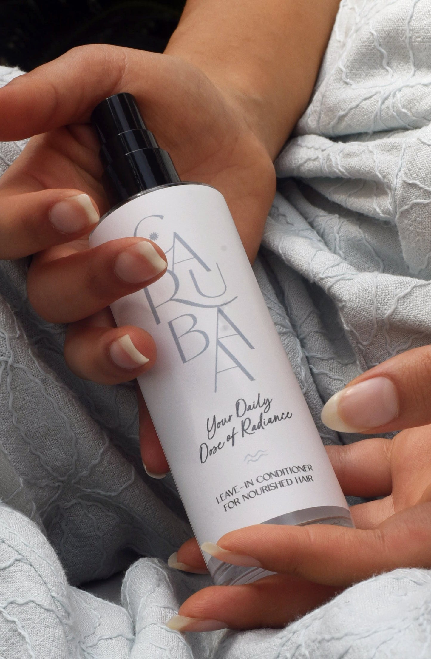 Leave-in conditioning spray